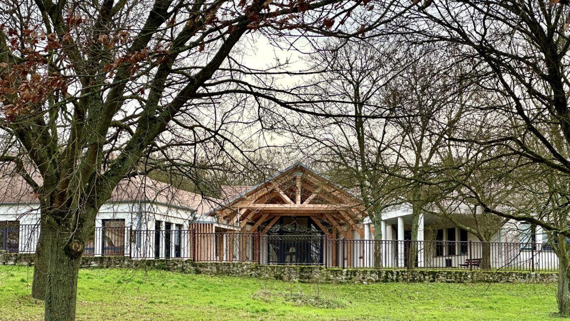 Des auvents pour la cour de l’école élémentaire / MORSANG SUR SEINE (91)